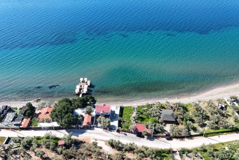 Assos Sahil Yolu’nda Denize Sıfır Emsalsiz Satılık Ev