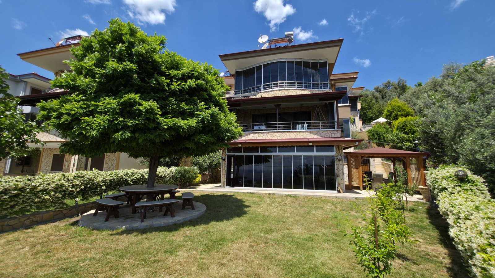 Ultra Lüks Eşyalı Deniz Manzaralı Satılık Müstakil Villa