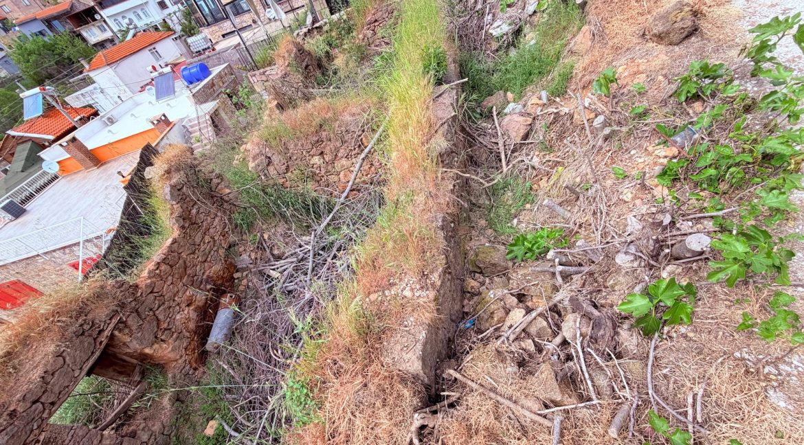 Assos Kayalar Köyü’nde Satılık 192 m² İmarlı Arsa