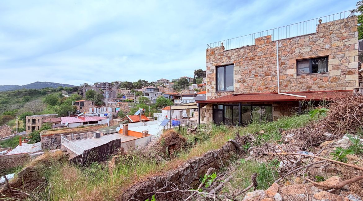 Assos Kayalar Köyü’nde Satılık 192 m² İmarlı Arsa