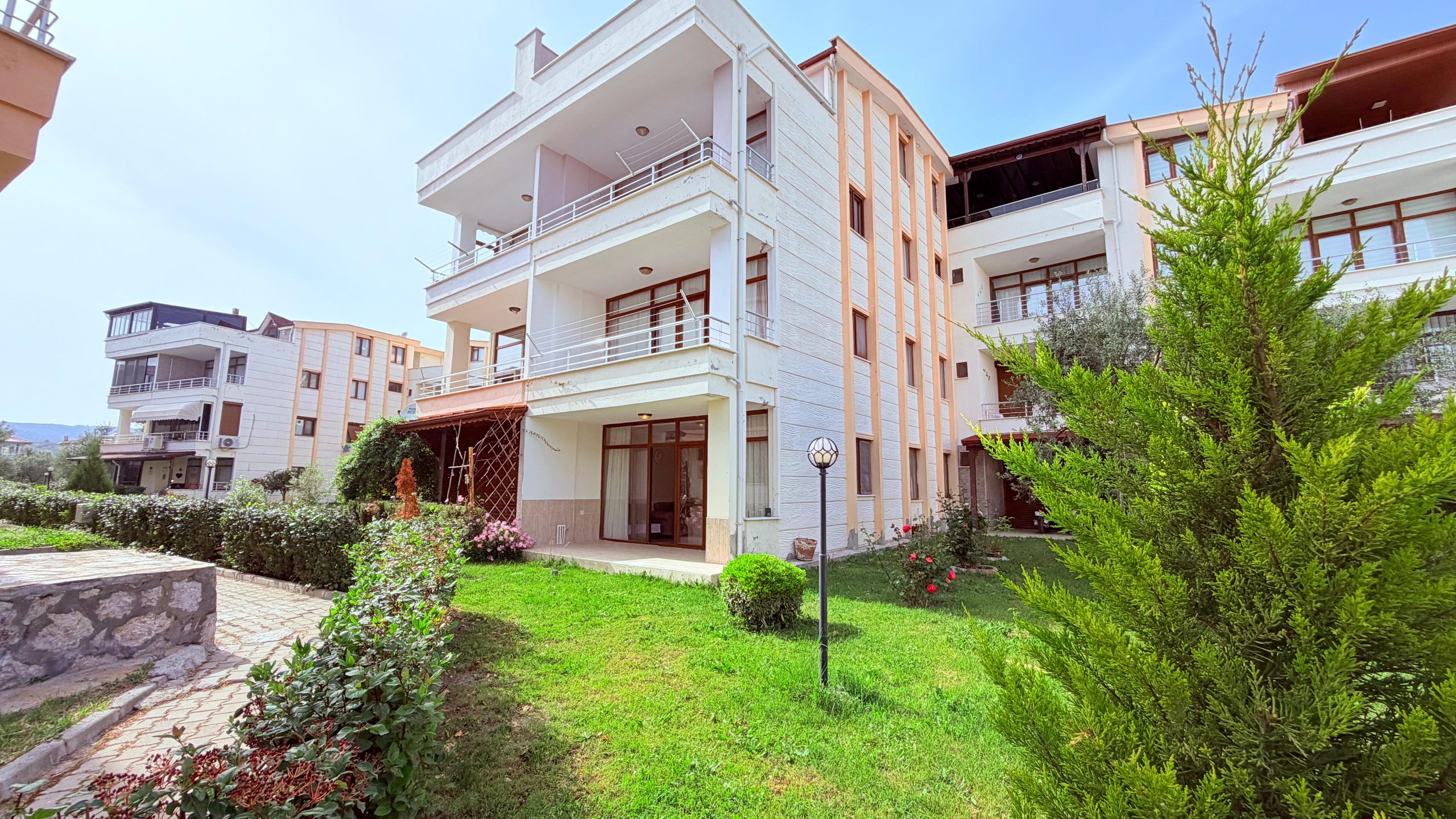 Mıhlı Mahallesi’nde Satılık 2+1 Bahçe Katı Daire