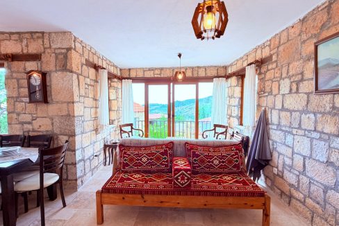 Arıklı Köyü’nde Satılık Panoramik Deniz Manzaralı Müstakil Taş Ev