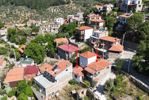 Küçükçetmi Köyü’nde Satılık 2+1 Taş Villa