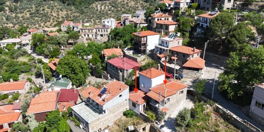 Küçükçetmi Köyü’nde Satılık 2+1 Taş Villa