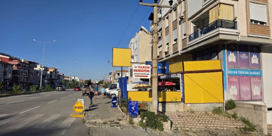 Küçükkuyu'da Satılık Denize Yakın Cadde Üstü Köşe Dükkan